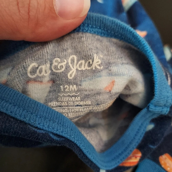 Cat and Jack Baby Boy Sharks 2 Piece Pajama Set in Size 12M - Picture 4 of 4